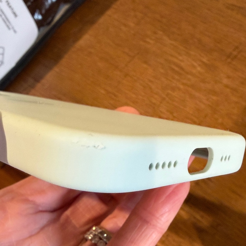 Apple “Aquamarine” iPhone 16 Pro Silicone Case with MagSafe and Camera Control - Picture 4 of 5